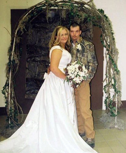 Camo is Always Classy at a weddin' - Wedding Photos That Make You Say: "Oh My God..."